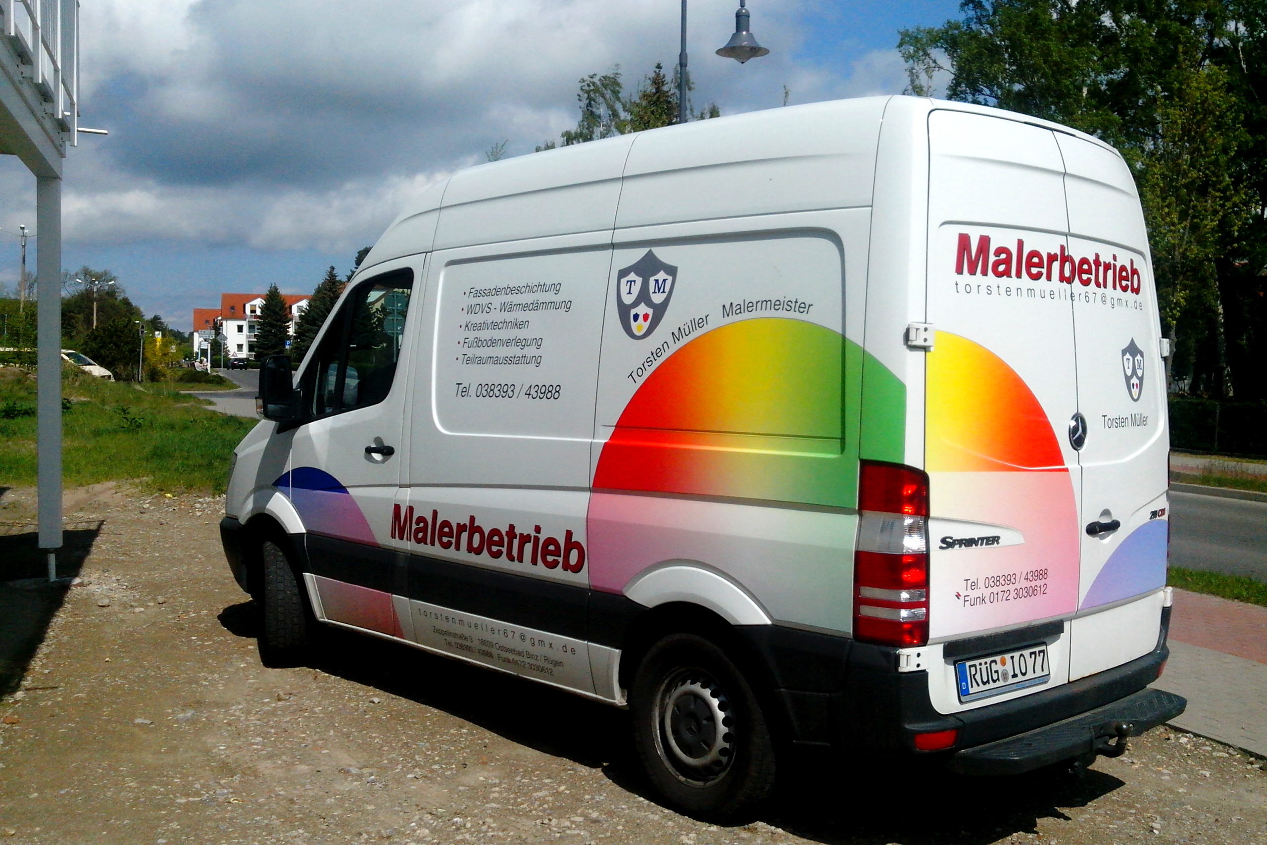 Sprinter des Malerbetriebs Torsten Mueller aus Binz mit grossflaechigem Farbverlauf im Digitaldruck